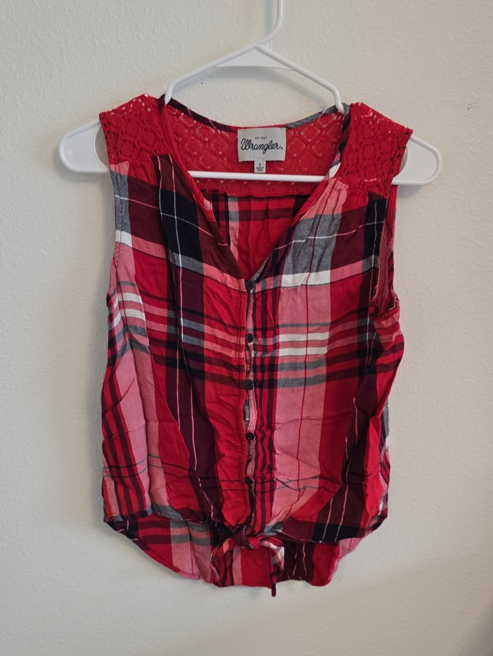 Wrangler Red Plaid Sleeveless Button-Front Tie-Hem Top with Crochet Shoulders
